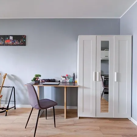 Szwedzka 4 Studio + Balcony Apartment Warsaw